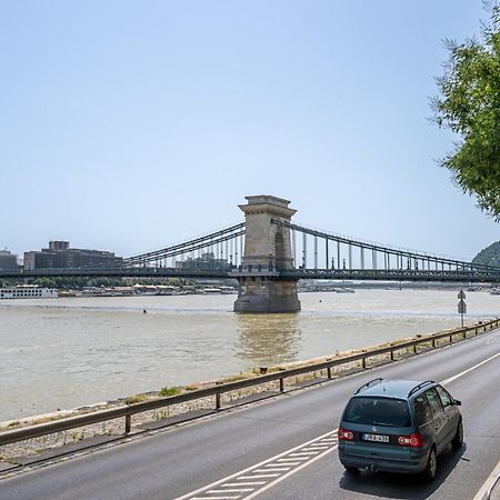 Danube Waterfront View At Chain Bridge Budapest Extérieur photo