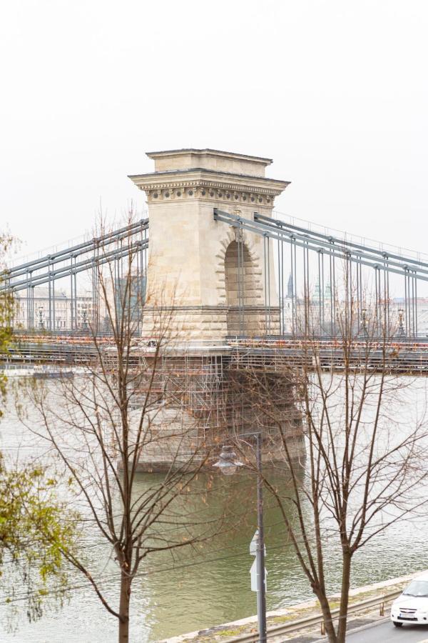 Danube Waterfront View At Chain Bridge Budapest Extérieur photo