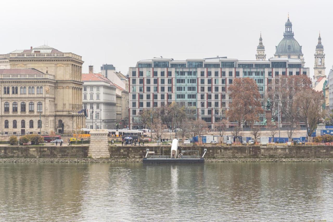 Danube Waterfront View At Chain Bridge Budapest Extérieur photo