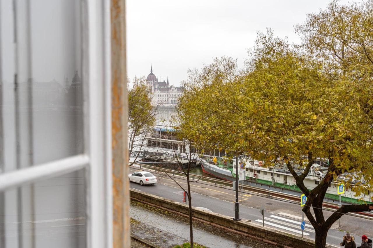 Danube Waterfront View At Chain Bridge Budapest Extérieur photo