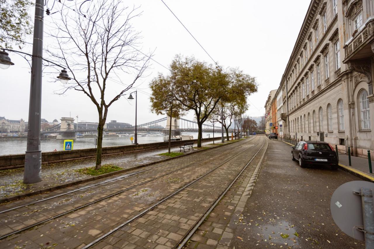 Danube Waterfront View At Chain Bridge Budapest Extérieur photo